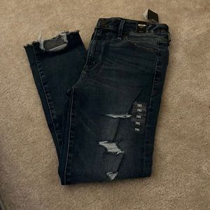 Abercrombie and Fitch High Rise Ankle Jean. Size 28/6 short.
